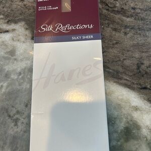 VINTAGE 2003 Hanes Silk Reflections Silky Sheer 2 pack knee highs BNWOT